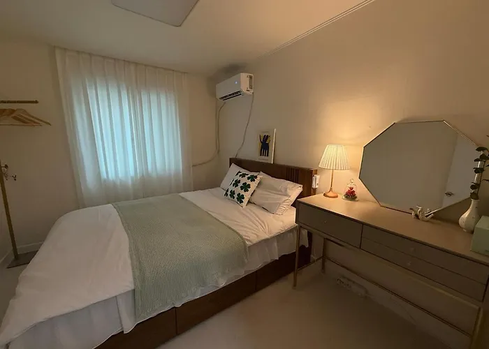 アパート In Breeze, 넓은 3룸 3베드, 2호선신림역세권, 단독주택1층 전체 ソウル特別市